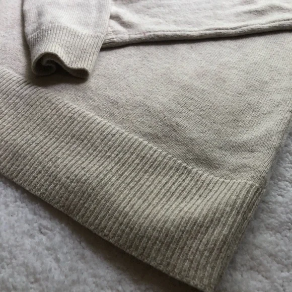 Gap Off The Shoulder Sweater - Picture 4 of 5